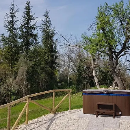 Scenic Nature Lovers Retreat شقة